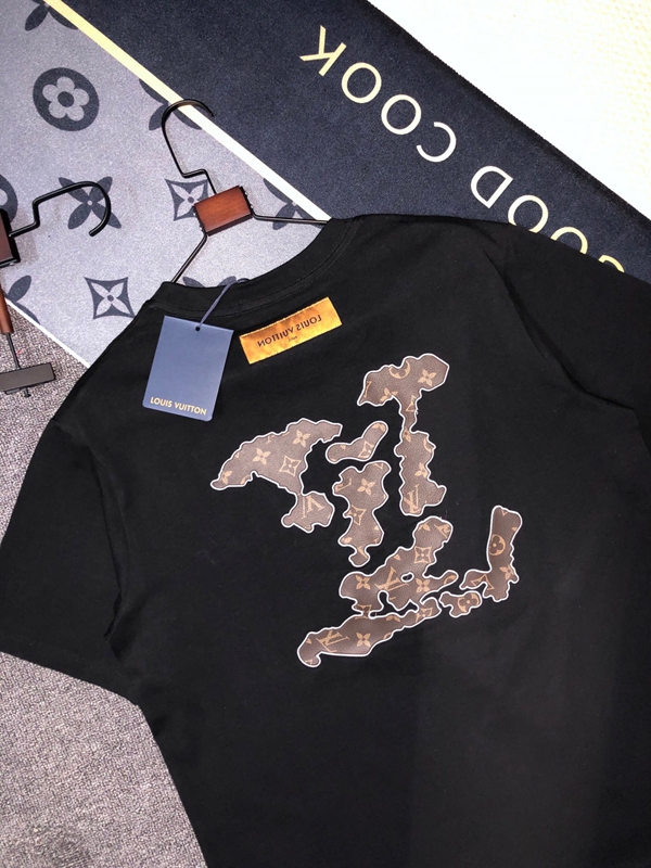 ブランドTシャツ全体デザイン